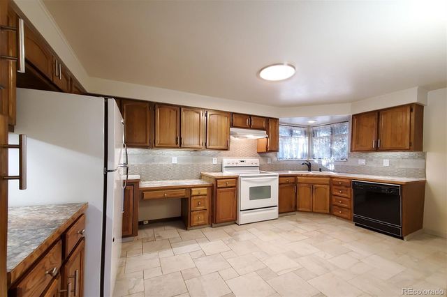 8542 W 10th Avenue, Lakewood, CO 80215