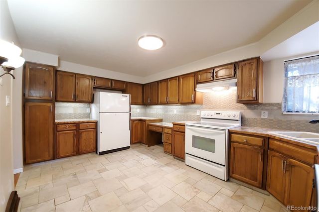 8542 W 10th Avenue, Lakewood, CO 80215