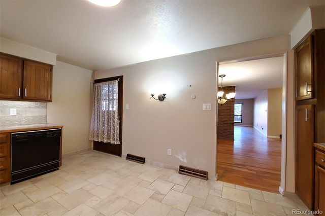 8542 W 10th Avenue, Lakewood, CO 80215