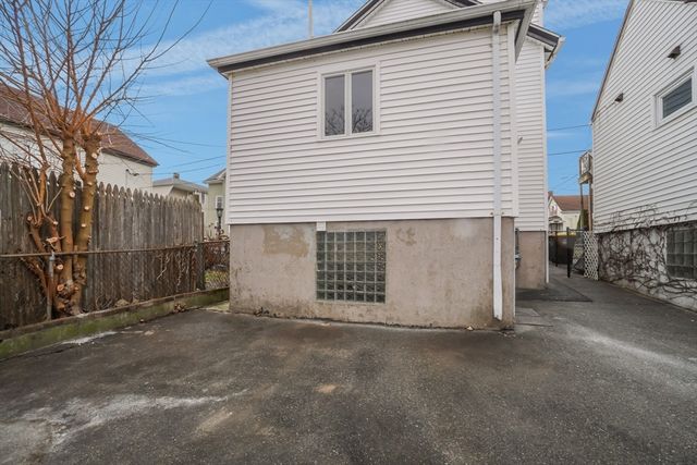 233 Franklin St, Fall River, MA 02720