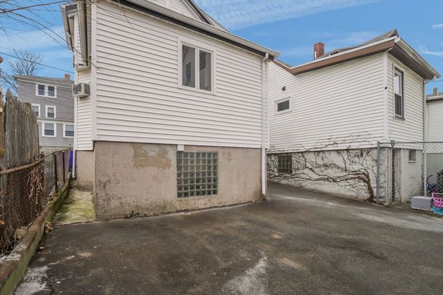 233 Franklin St, Fall River, MA 02720