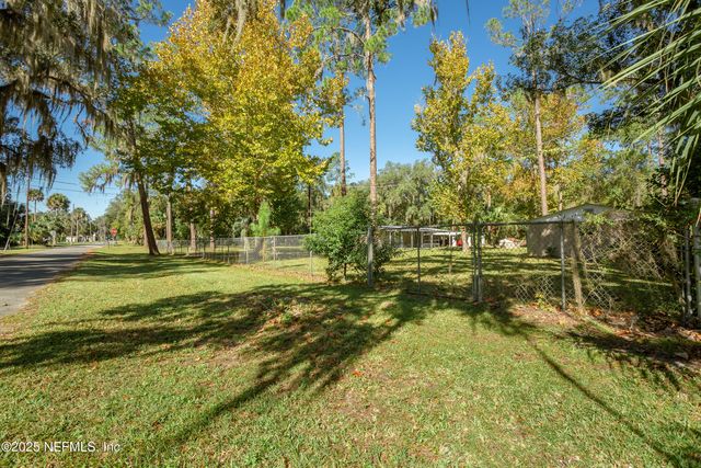 600 PALMETTO Street, Welaka, FL 32193