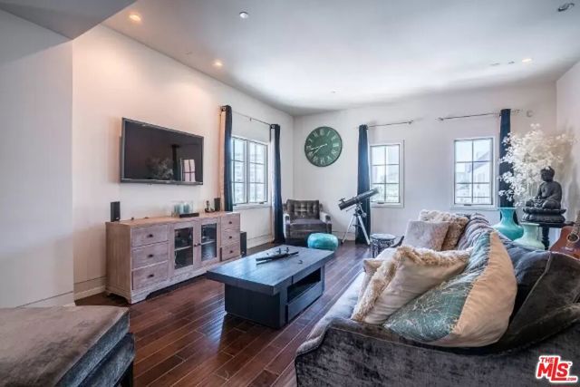 225 S HAMILTON Drive 304, Beverly Hills, CA 90211