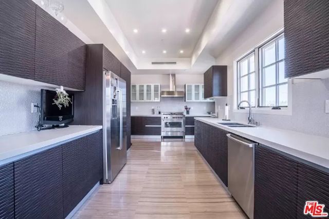 225 S HAMILTON Drive 304, Beverly Hills, CA 90211