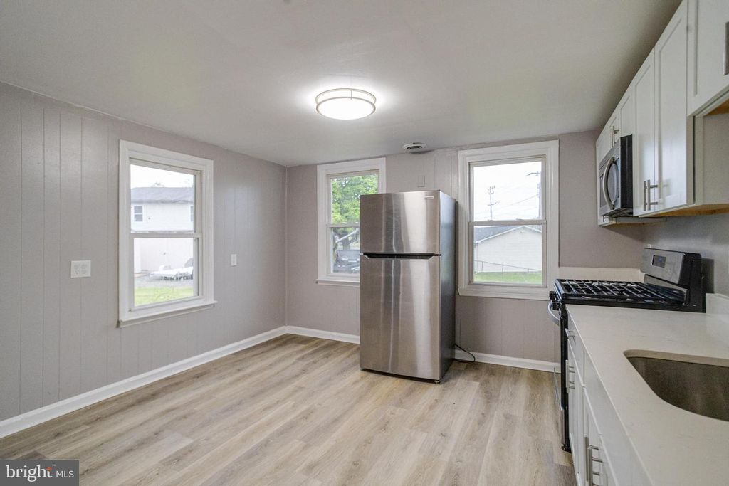 Image 17 of property listing at 5 HOMELAND AVE, Middle River, MD 21220