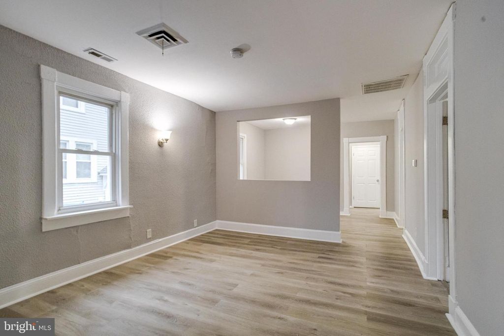 Image 5 of property listing at 5 HOMELAND AVE, Middle River, MD 21220