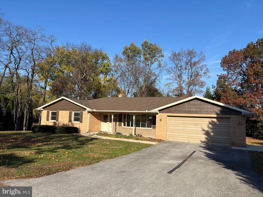 2113 HUNTINGTON RD, Dover, PA 17315