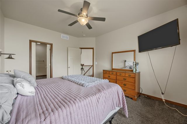323 Windflower Ln, Solon, IA 52333