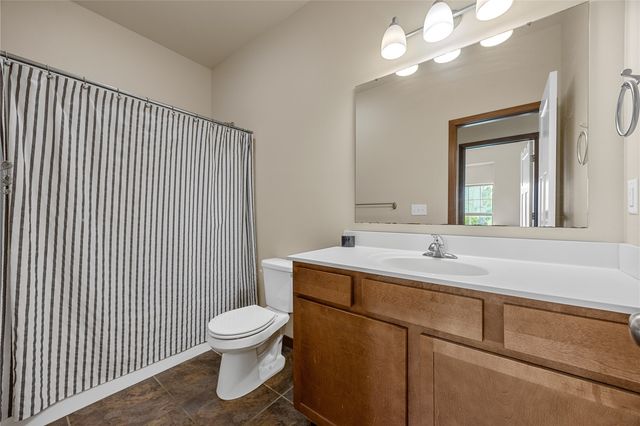 323 Windflower Ln, Solon, IA 52333