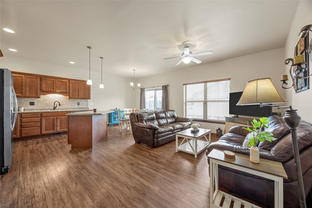 323 Windflower Ln, Solon, IA 52333
