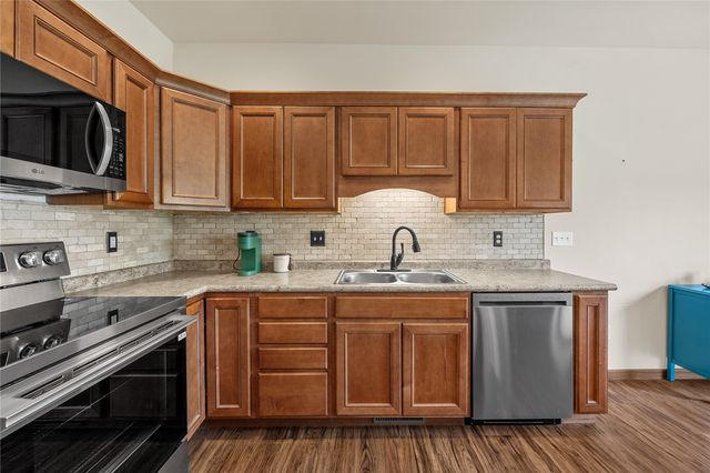323 Windflower Ln, Solon, IA 52333
