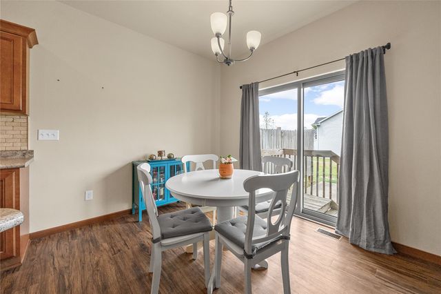 323 Windflower Ln, Solon, IA 52333