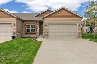323 Windflower Ln, Solon, IA 52333