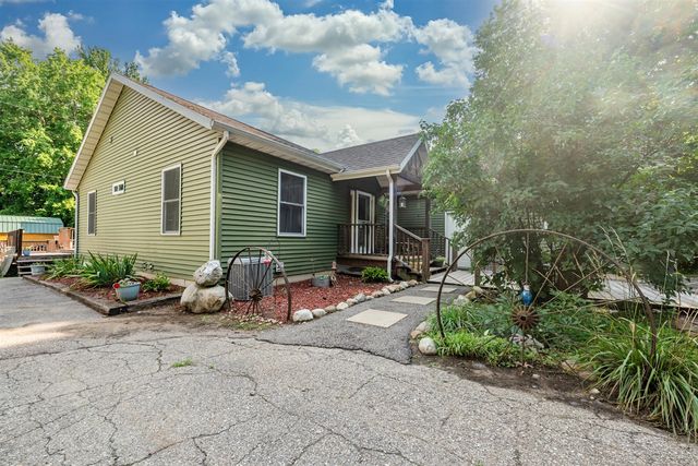 3045 Little Glendora Road, Buchanan, MI 49107