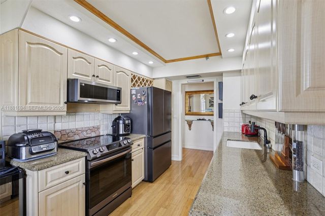 20191 E Country Club Drive 1102, Aventura, FL 33180