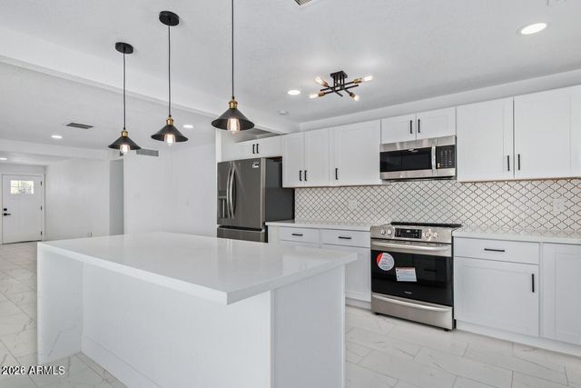 15248 N 38TH Street, Phoenix, AZ 85032