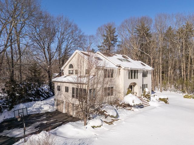 50 Page Lane, Hampstead, NH 03841