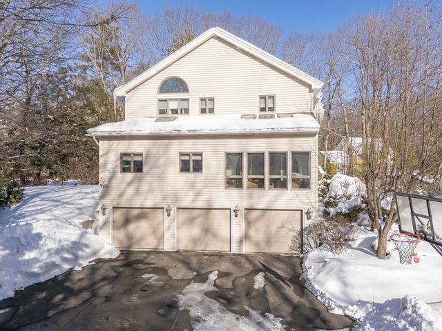 50 Page Lane, Hampstead, NH 03841