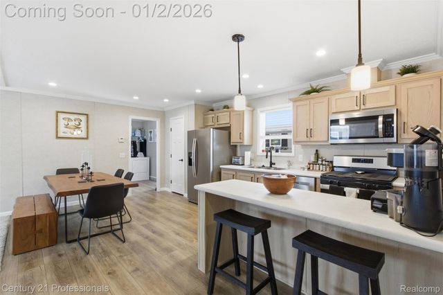 42047 LaRoi Dr. Drive, Novi, MI 48377