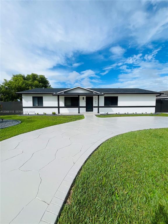 1707 S Curlew Lane, Homestead, FL 33035