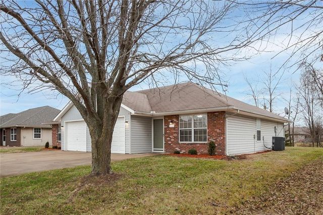 1123 SW Ephraim Drive, Grain Valley, MO 64029