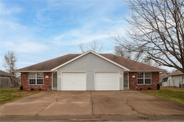 1123 SW Ephraim Drive, Grain Valley, MO 64029