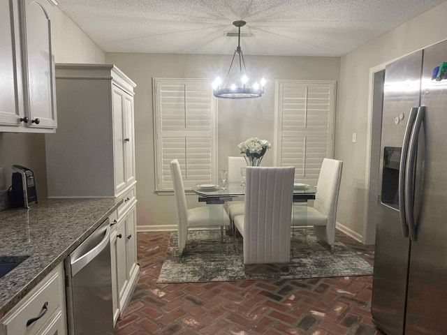 9768 RIGGIN DR, Memphis, TN 38002