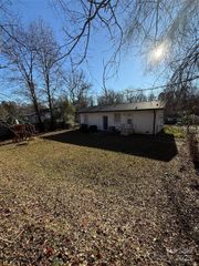 1100 Rollingwood Drive, Charlotte, NC 28217