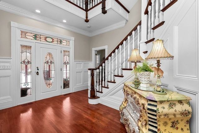 2 Country Way, Hopkinton, MA 01748
