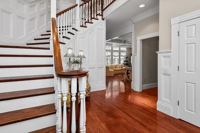2 Country Way, Hopkinton, MA 01748
