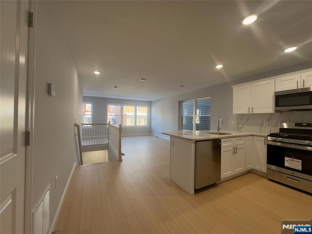 29 Isabella Avenue 1st Fl, Newark, NJ 07106