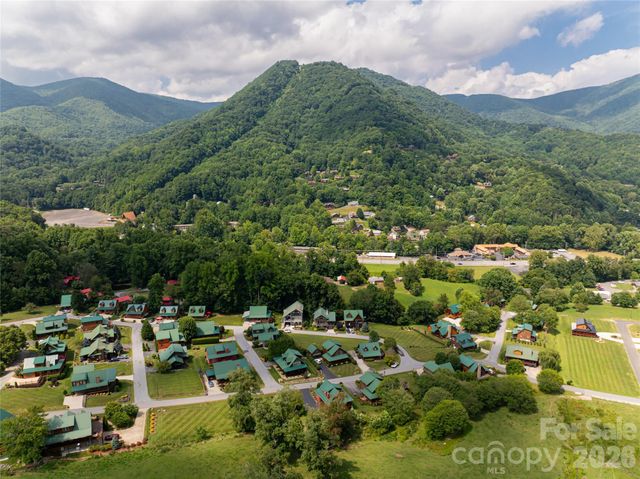 649 Panoramic Loop, Maggie Valley, NC 28751