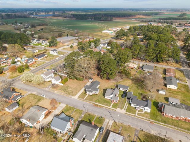 102 E Purvis Street, Robersonville, NC 27871