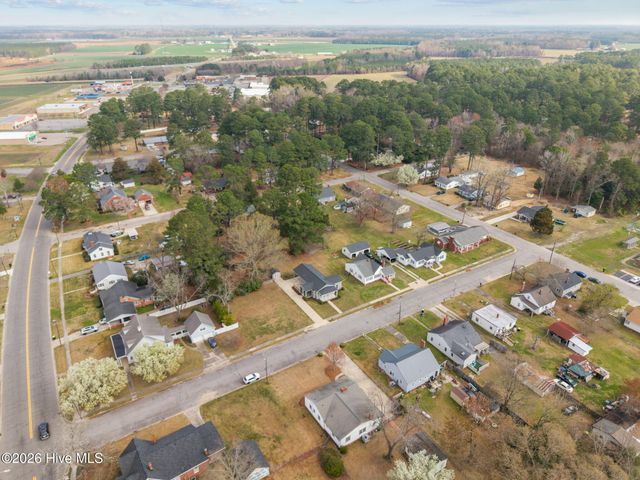 102 E Purvis Street, Robersonville, NC 27871