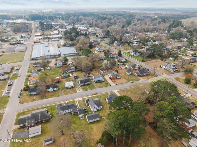 102 E Purvis Street, Robersonville, NC 27871