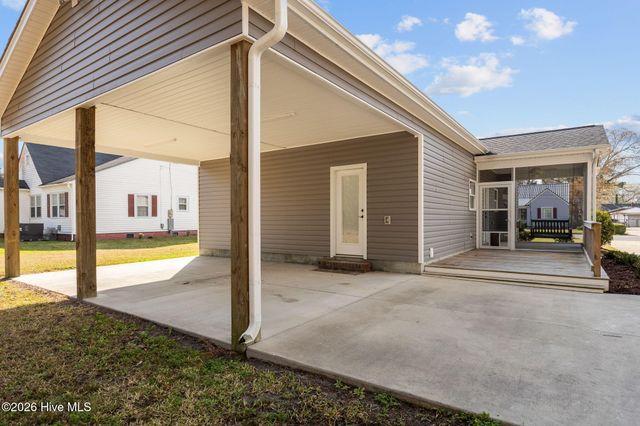 102 E Purvis Street, Robersonville, NC 27871
