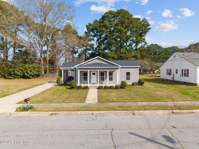 102 E Purvis Street, Robersonville, NC 27871