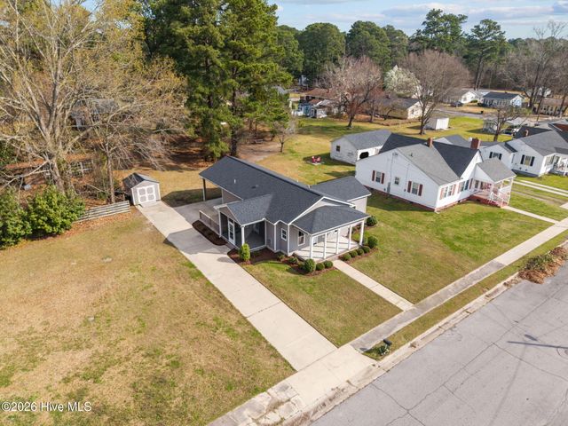 102 E Purvis Street, Robersonville, NC 27871