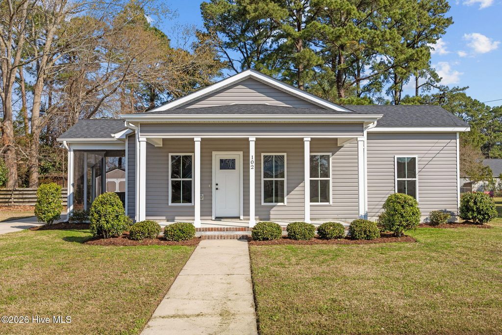 102 E Purvis Street, Robersonville, NC 27871