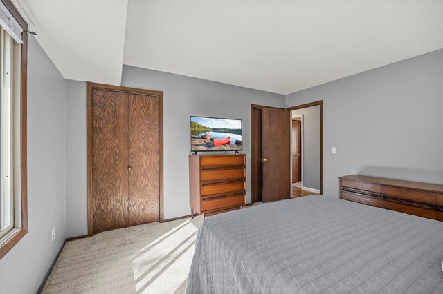 6601 Cherokee Lane N, Brooklyn Park, MN 55428