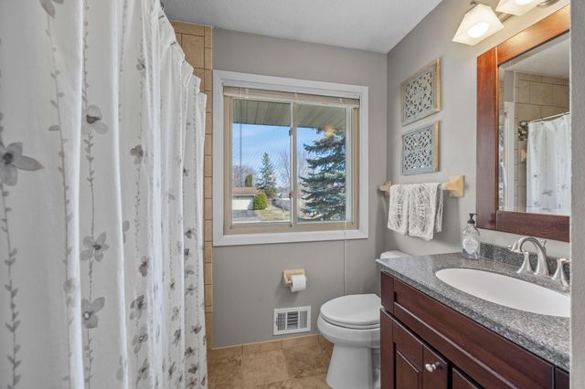 6601 Cherokee Lane N, Brooklyn Park, MN 55428