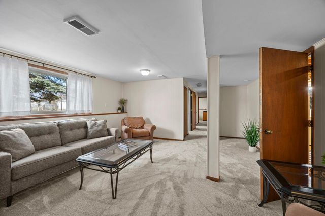 6601 Cherokee Lane N, Brooklyn Park, MN 55428