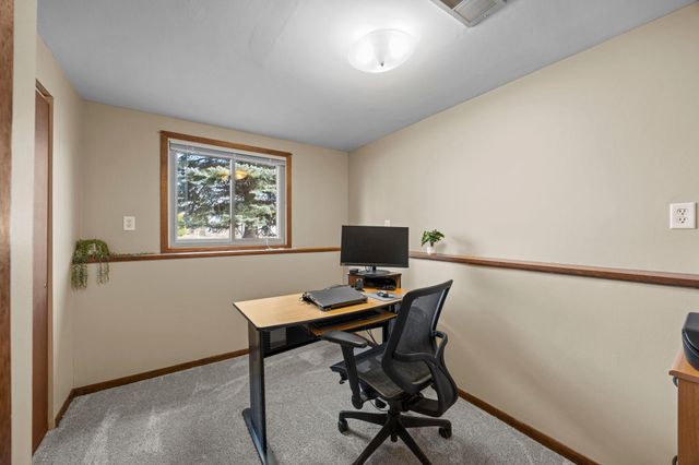 6601 Cherokee Lane N, Brooklyn Park, MN 55428