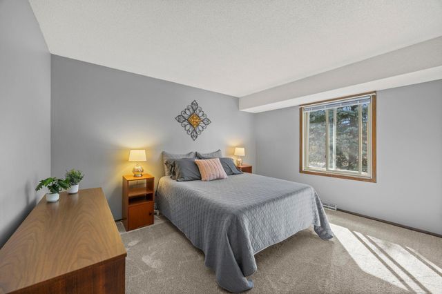 6601 Cherokee Lane N, Brooklyn Park, MN 55428