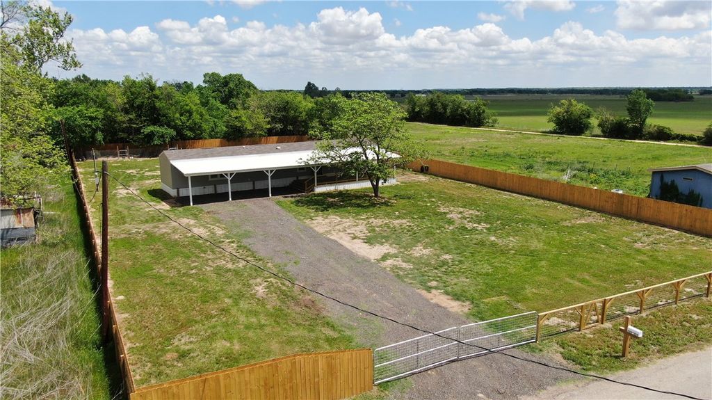 335 COUNTY ROAD 352, Gause, TX 77857 — exterior
