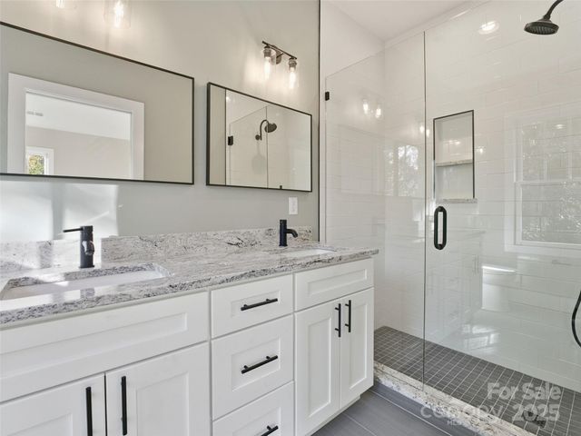 30 Olde Oak Court, Hendersonville, NC 28792