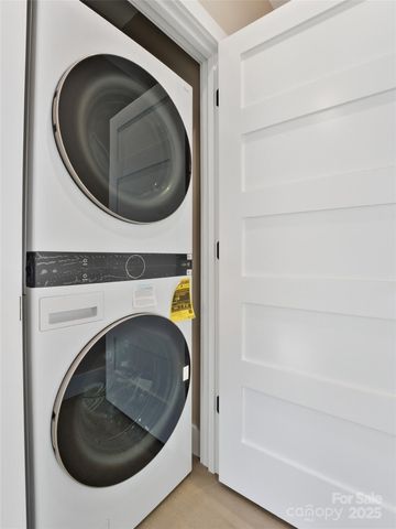 30 Olde Oak Court, Hendersonville, NC 28792