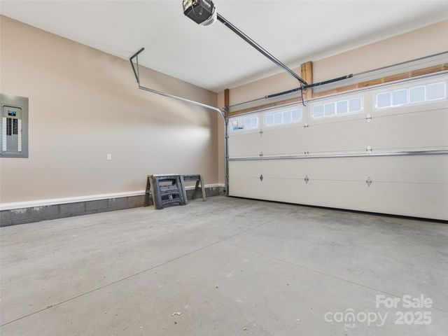 30 Olde Oak Court, Hendersonville, NC 28792