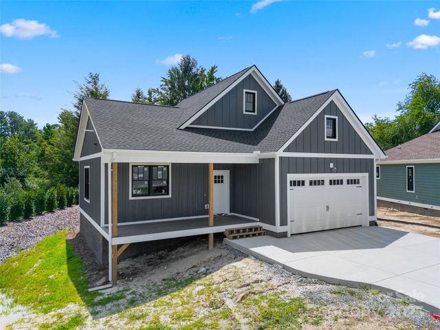 30 Olde Oak Court, Hendersonville, NC 28792