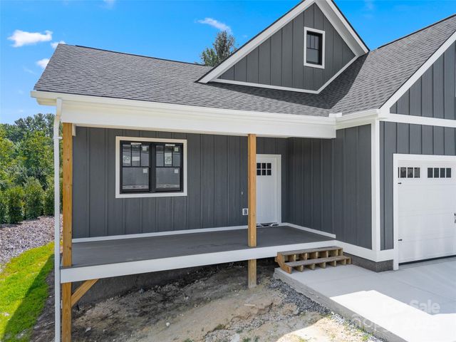 30 Olde Oak Court, Hendersonville, NC 28792